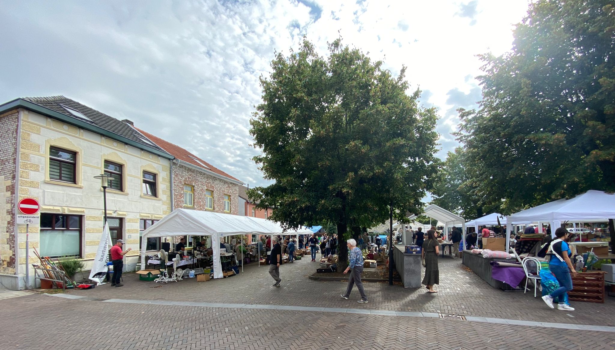 Snuffel- en rommelmarkt van Buurtvereniging 't Baneblökske