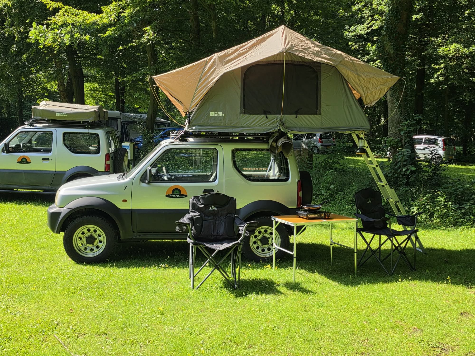 Kamperen in een Suzuki Jimny mét daktent